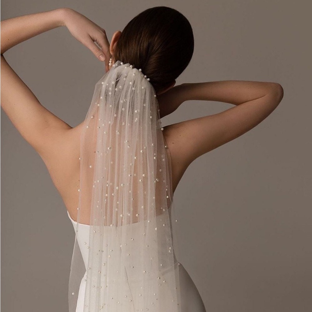 Modern pearl wedding veil